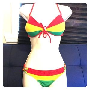 Hot topic bikini med top/ small bottom